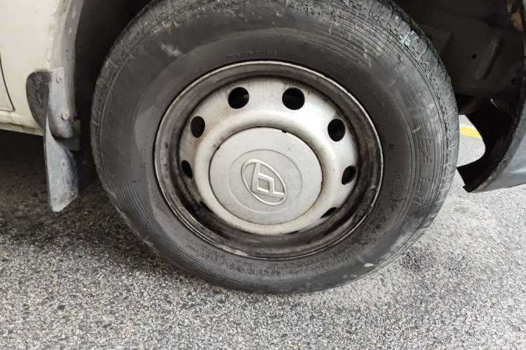 Used SAIC MAXUS Xintu V80 2019 2.5T Classic Model 6-Speed Manual Aotong Long Wheelbase Mid-Height 7-Seater
