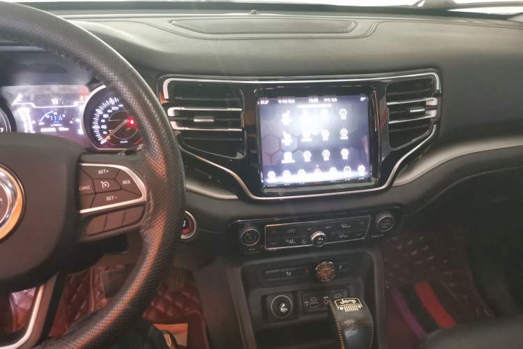 Used Jeep Commander 2018 2.0T Two-Wheel Drive Enjoy Edition China V Audio And AC Panel