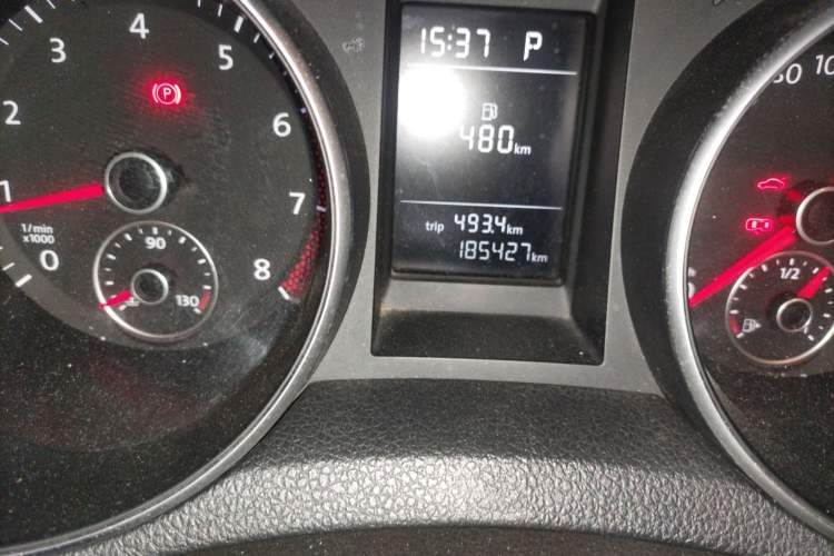 Used Volkswagen Golf 2011 1.6L Automatic Fashion Edition Odometer Close Up