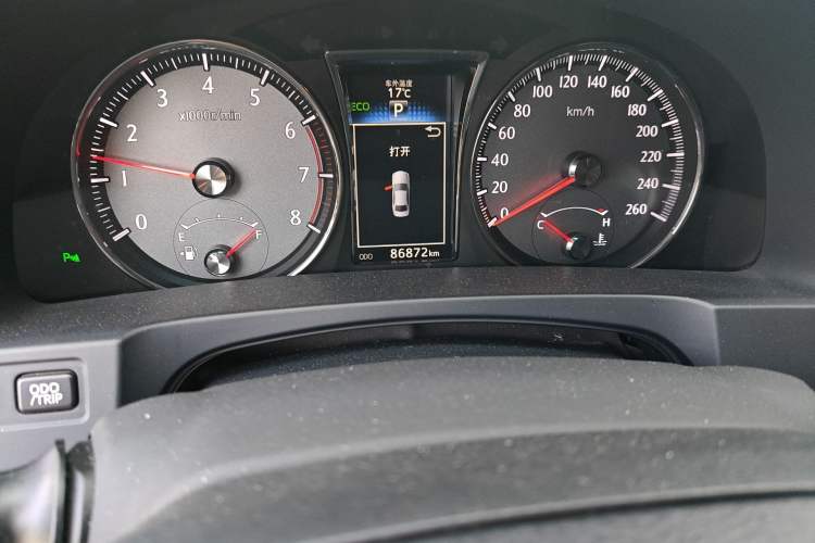 Used Toyota Crown 2015 2.0T Fashion Edition Odometer Close Up