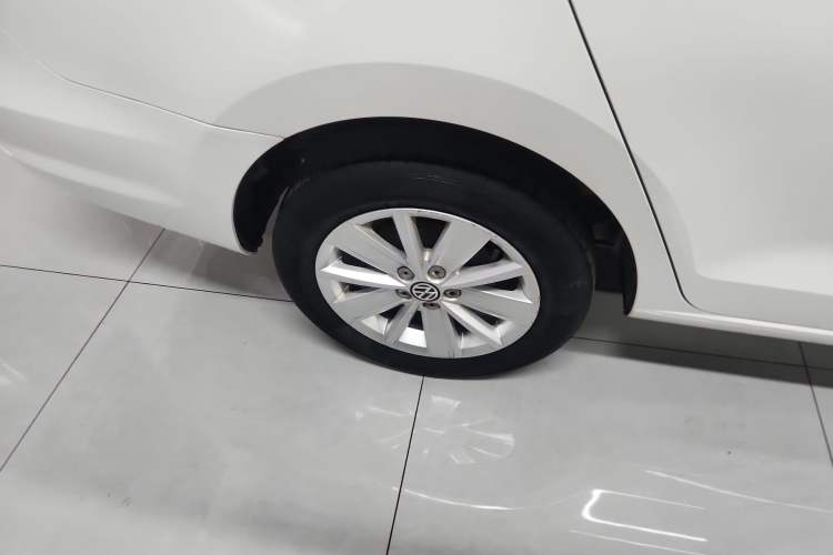 Used Volkswagen Jetta 2015 1.6L Manual Comfort Model Right Rear Wheel Hub