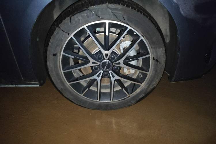 Used BYD Seal 07 DM-i 2025 DM-i 1.5L 125km Luxury Model Right Front Wheel Hub
