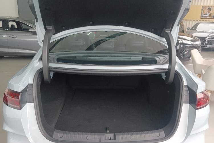 Used BYD Qin L 2025 DM-i Smart Drive 120KM Superior Model
