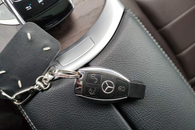 Used Mercedes-Benz GLC 2019 GLC 300 L 4MATIC Dynamic Model Vehicle Key