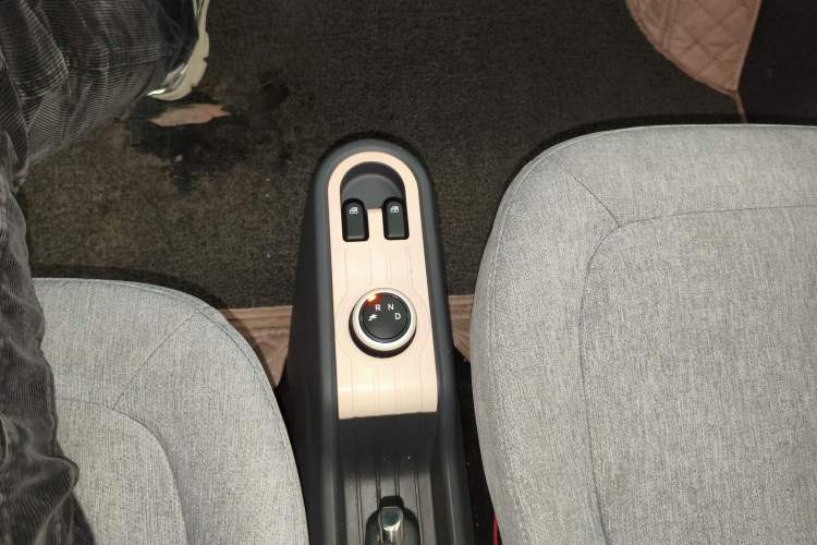 Used Wuling Hongguang MINIEV 2022 Macaron Premium Model – Lithium Iron Phosphate Gear Lever