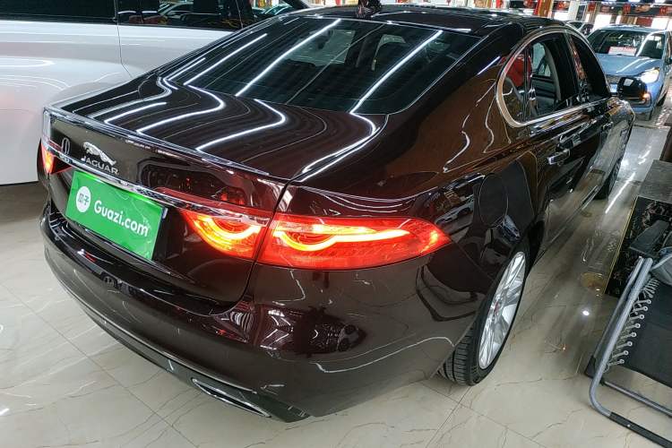 Used Jaguar XFL 2018 XFL 2.0T 250 PS Luxury Edition Rear Right 45 Deg