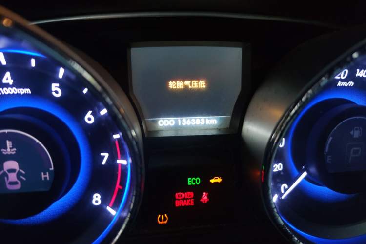 Used Hyundai Sonata 2014 2.4L Automatic Leading Edition China IV Standard Odometer Close Up