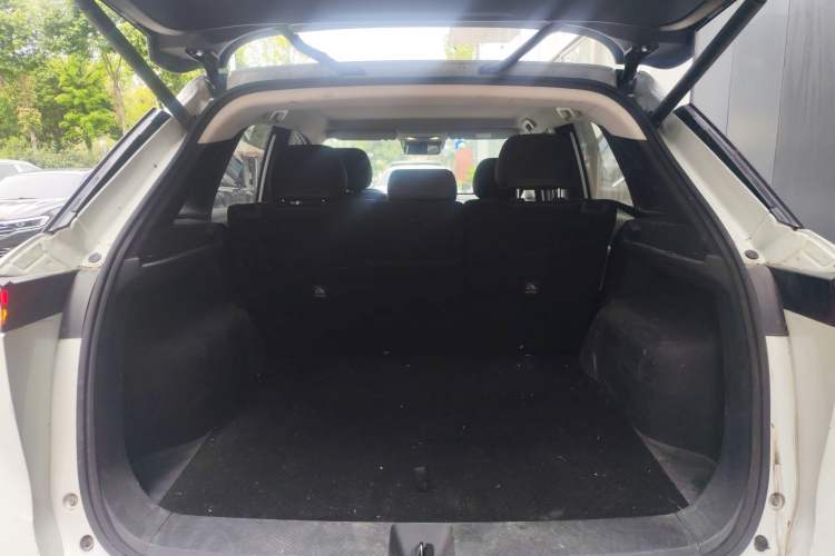 Used Venucia VX6 2023 520 Max Trunk