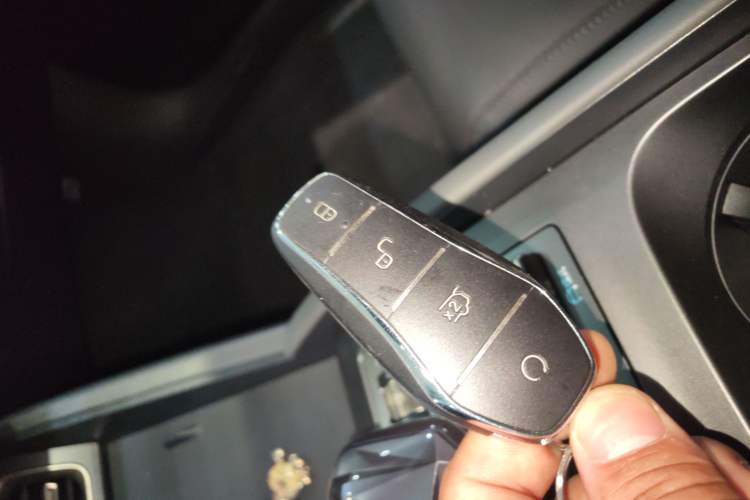 Used BYD Qin L 2025 DM-i Smart Drive 80KM Leading Model Vehicle Key