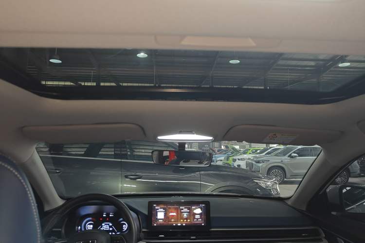 Used Geely Auto Emgrand 2022 4th Generation 1.5L CVT Flagship Model Headliner