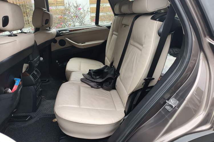 Used BMW X5 2011 xDrive35i Luxury Model
