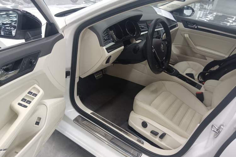 Used Volkswagen Lamando 2018 280TSI DSG Luxury Edition
