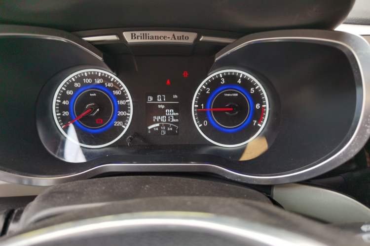 Used Brilliance V3 2015 1.5L Manual Elite Model Odometer Close Up