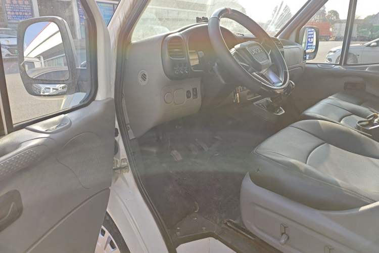 Used JMC Transit 2017 2.8T Commercial Version Short Wheelbase Mid-Roof 6/7/8-Seater JX493