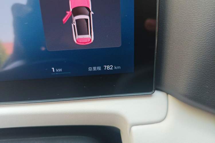 Used BYD Yuan UP 2025 Intelligent Driving Version 401 KM Dynamic Edition Odometer Close Up