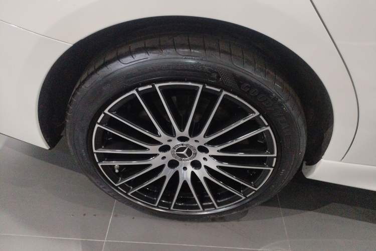 Used Mercedes-Benz C-Class 2024 C 260 L Sport Edition Right Rear Wheel Hub