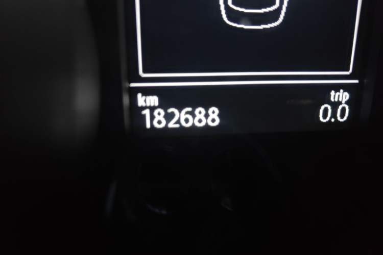 Used Volkswagen Magotan 2018 330TSI DSG Luxury Model Odometer Close Up