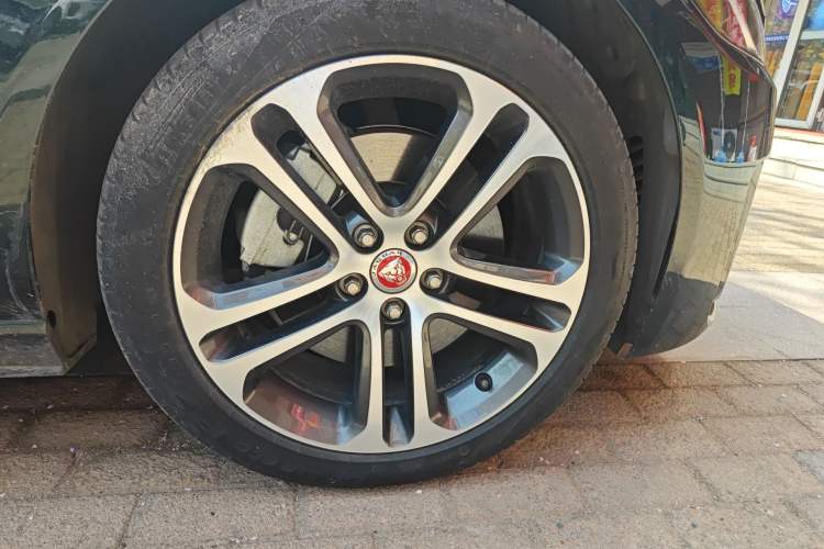 Used Jaguar XEL 2023 2.0T 250 PS R-DYNAMIC S Advanced Sport Edition Right Front Wheel Hub