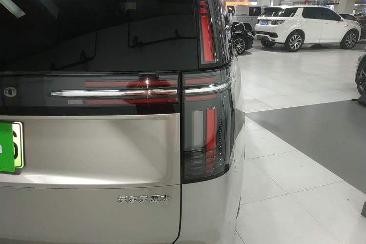 Used Volvo EM90 2025 Ultra Six-Seater Exterior 3