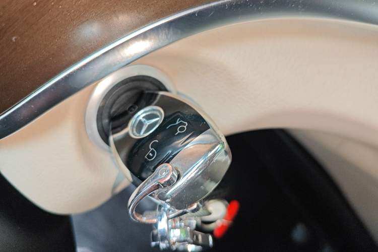 Used Mercedes-Benz V-Class 2021 V 260 Prestige Edition Vehicle Key