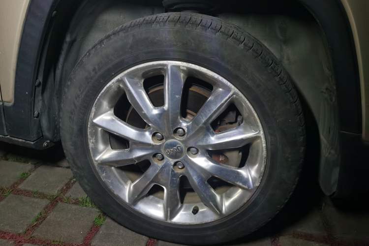 Used Jeep Cherokee 2014 2.4L Luxury Edition Right Front Wheel Hub