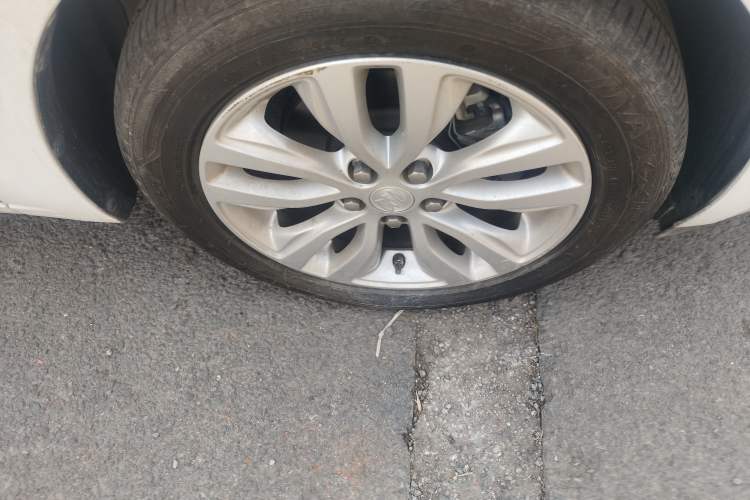 Used Buick GT 2021 Exemplar 1.5L Automatic Elite Version Right Front Wheel Hub