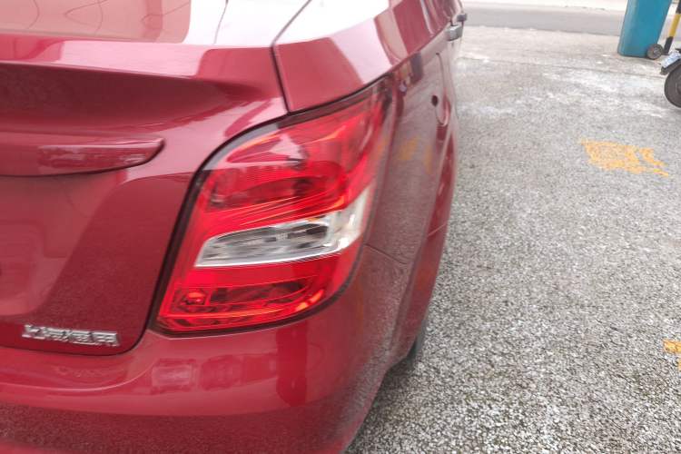 Used Chevrolet Aveo Sonic 2014 Sedan 1.4SL AT Stylish Sunroof Edition