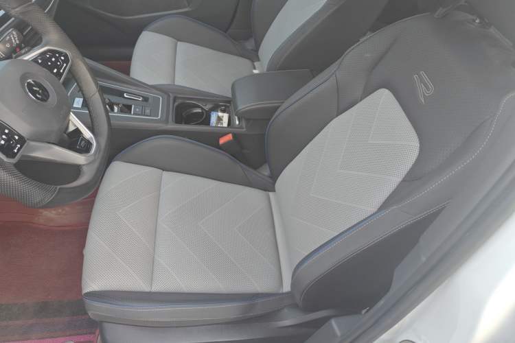 Used Volkswagen Golf 2025 300TSI R-Line Left Front Seat