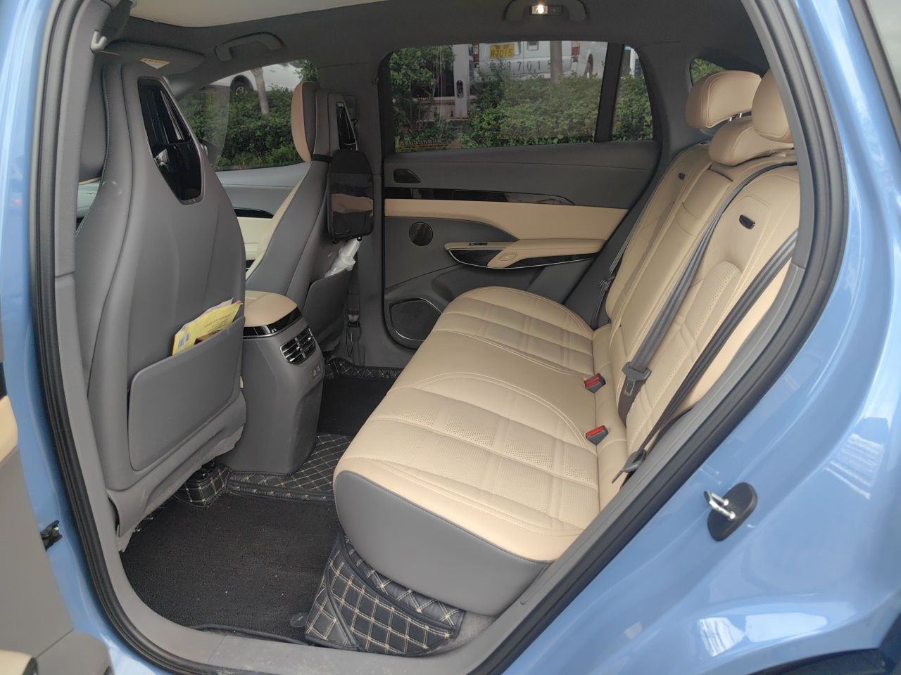 Hongqi Tiangong 08 2025 565 All-Wheel-Drive Pioneer Edition — снимка 17
