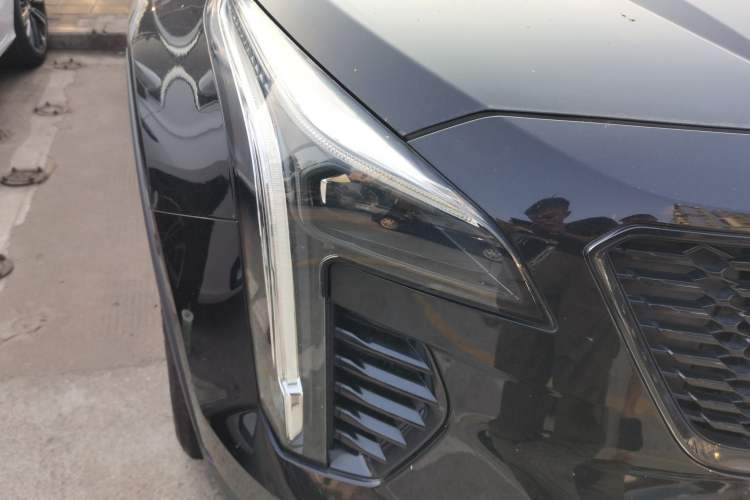 Used Cadillac XT4 2021 28T Two-Wheel Drive Leading Version Right Front Headlight