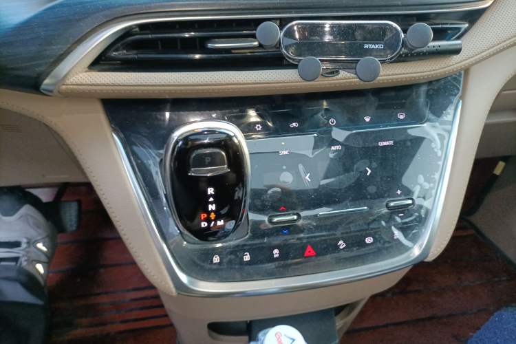 Used Buick GL8 2020 ES Land Cruiser 653T Luxury Edition Gear Lever