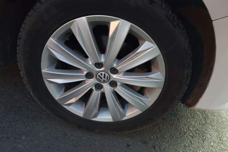 Used Volkswagen Bora 2018 1.5L Automatic Comfort Model Right Front Wheel Hub