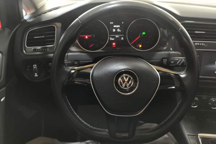 Used Volkswagen Golf 2017 1.6L Automatic Comfort Million-Vehicle Anniversary Edition