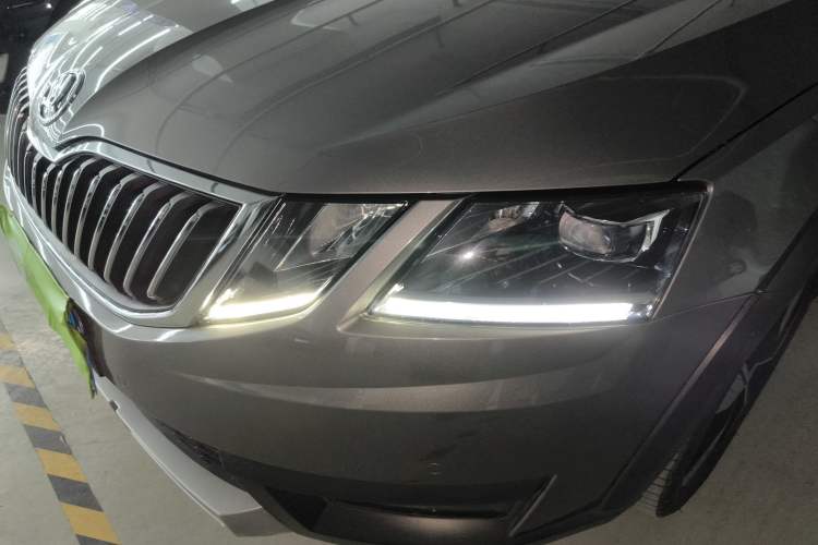 Used Skoda Octavia 2019 TSI280 DSG Flagship Wagon China VI Standard Left Front Headlight