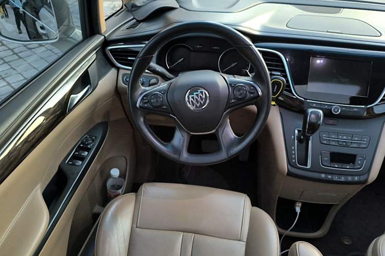 Used Buick GL8 2017 ES 28T Premium Version China V Standard Steering Wheel