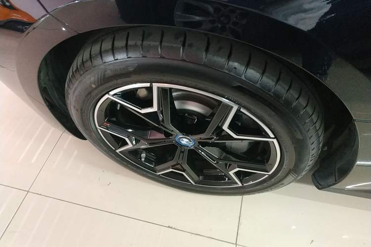 Used BMW i3 2024 eDrive 40 L Midnight Edition Left Front Wheel Hub