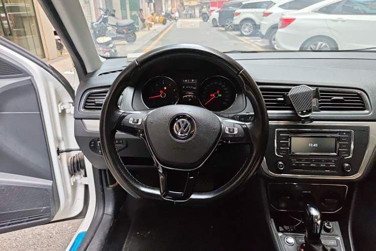 Used Volkswagen Lavida 2017 1.6L Automatic Comfort Edition Steering Wheel
