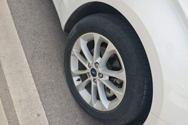 Used Ford Mondeo 2018 EcoBoost 180 Smart Control Fashion Model China VI Standard Right Front Wheel Hub