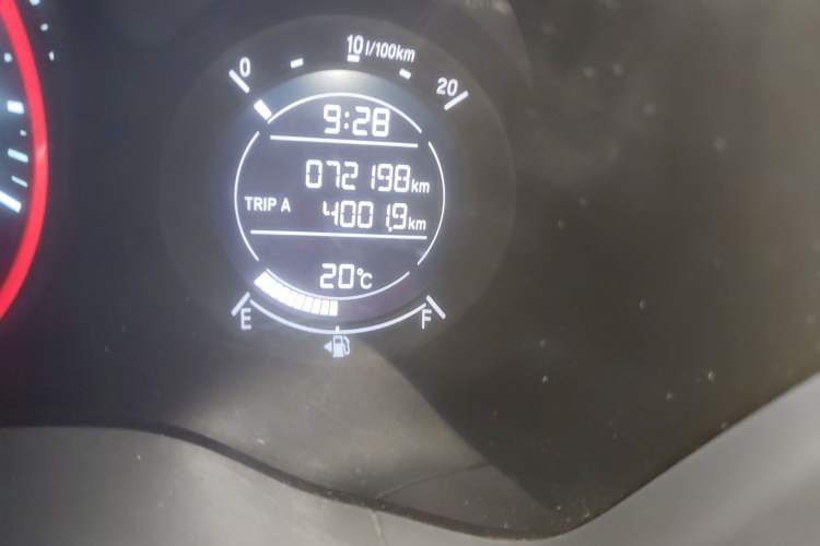 Used Honda Vezel 2015 1.5L CVT two-wheel drive Comfort trim Odometer Close Up