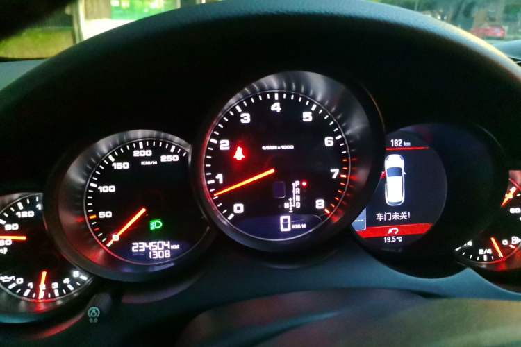 Used Porsche Cayenne 2014 Cayenne Platinum Edition 3.0T Instrument Cluster