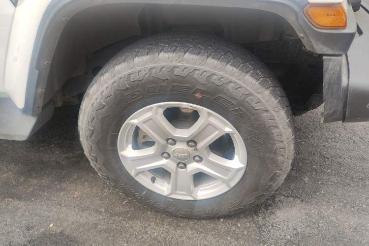 Used Jeep Wrangler 2019 2.0T Sahara Four-Door Version China VI Emission Standard