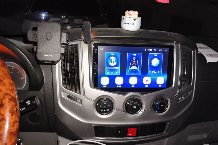 Used Dongfeng Yufeng 2018 2.5T Logistics Vehicle A100 Short Wheelbase Mid-Roof 5-9 Seater China V Standard ZD25 Audio And AC Panel