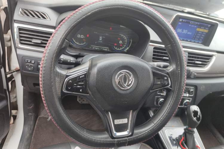 Used Dongfeng Fengon 370 2018 S370 1.5L CVT Luxury 7-Seater Steering Wheel