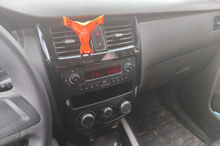 Used Wuling Rongguang V 2018 1.5L Standard Version Audio And AC Panel