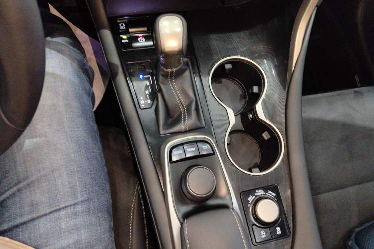 Used Lexus RX 2016 300 Two-Wheel Drive Elite Version China V Standard Gear Lever