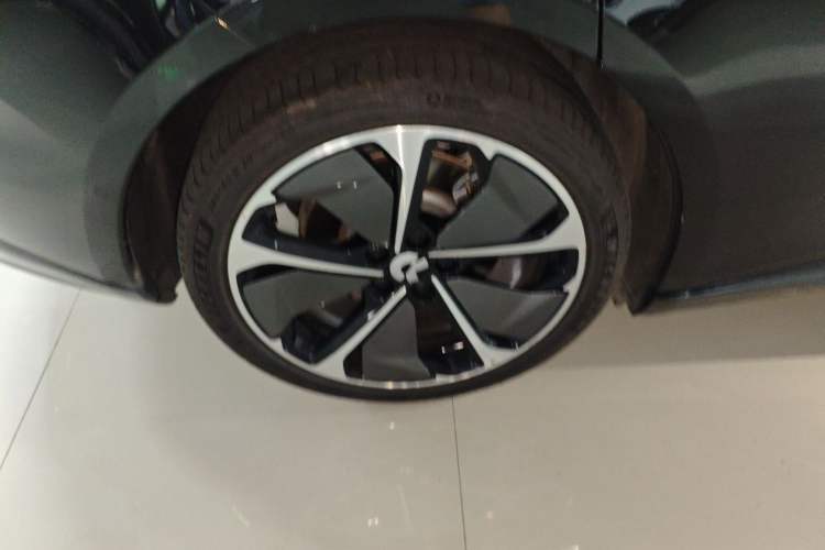 Used Nio ET5T 2025 75 kWh Touring Right Rear Wheel Hub