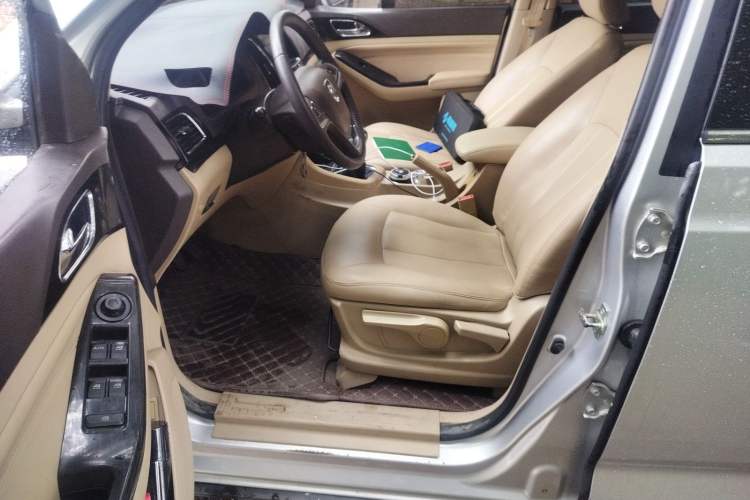 Used Baojun 730 2014 1.5L manual luxury trim 7 seats