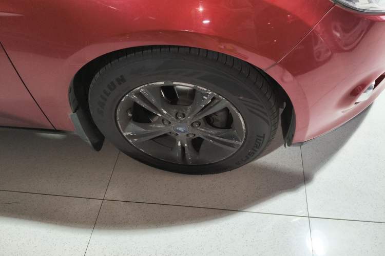 Used Ford Focus 2012 Hatchback 1.6L Automatic Fashion Edition Right Front Wheel Hub