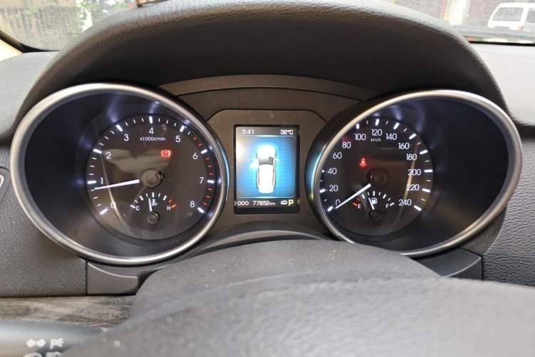 Used Haval H8 2015 2.0T Four-Wheel Drive Luxury Model
