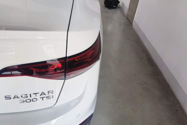 Used Volkswagen Sagitar 2025 300TSI DSG Excellence Edition Right Rear Taillight